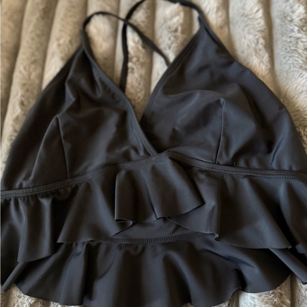 Black Ruffled Crop Top - Picture 3 of 9